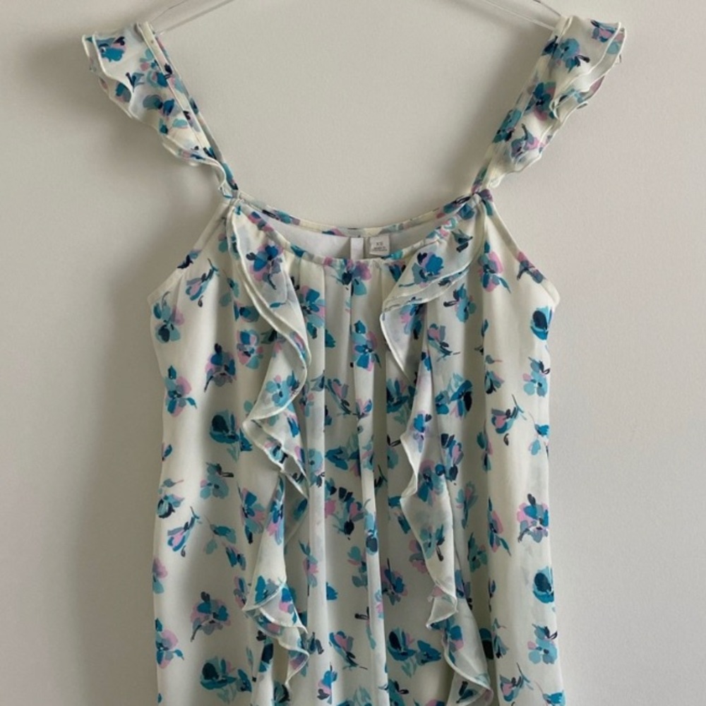 LC Lauren Conrad Flutter Sleeve Floral Top - Picture 2 of 10